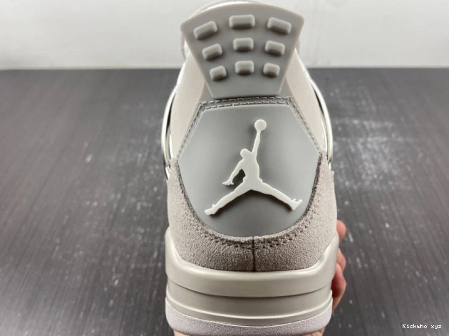 4 Moments Jordan AQ9129-001 Air Frozen 0816